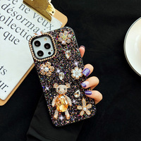 Coque de téléphone pour iPhone 18 Pro Max avec strass, motif ours et fleurs, étui de protection scintillant compatible avec iPhone 17, 16, 15, 14, 13