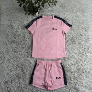 Traje de jacquard transfronterizo europeo-americano 2025 para mujer, bordado, de manga corta, pantalón corto, patrón liso, hasta la rodilla, para verano y uso diario. - Product Image 5