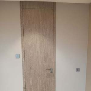 Ensemble de meubles en bois massif personnalisé moderne, design complet de porte intérieure pour appartements, chambres à coucher, fabrication sur mesure en bois - Product Image 5