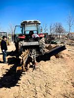 Zanjadora de Cadena Montada en Tractor con Enganche de 3 Puntos, Accionada por Toma de Fuerza (PTO) para Cables, Tuberías de Agua y Gas, y Zanjado en Suelos Arenosos y Campos Agrícolas