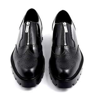 Zapatos de hombre para negocios - Zapatos de cuero con grabado de brocado, zapatos de cuero con punta en estilo inglés para hombre, zapatos Oxford de suela gruesa. - Product Image 2