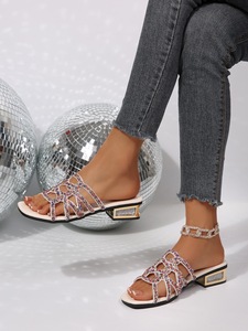 Sandales à enfiler pour femme, à bout carré, ajourées, ornées de strass, à talon carré bas, pour soirée - Product Image 5