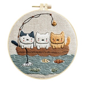 Handmade Cartoon Cat Embroidery & Cross Stitch DIY Material Package for Beginners Simple Fabric Art Ornaments