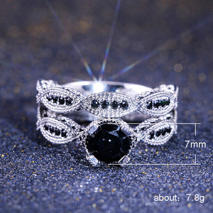 Anello Vintage a Doppio Strato con Pietra Nera per Donne, Elegante Gioiello da Dito Impilabile alla Moda - Product Image 5