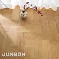 Parquet contemporain en chêne, plancher en bois d'ingénierie pour les intérieurs de salles d'exposition et de halls d'accueil