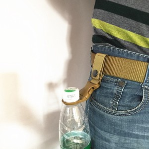 Sangle de fixation pour bouteille d'eau, équipement tactique, porte-boissons extérieur, capacité de charge 10 kg, couleur kaki, forme en D, matériau nickelé - Product Image 1