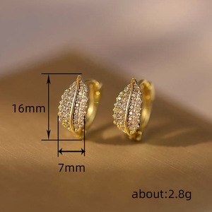 Orecchini a polsino a foglia piccola da donna, stile naturale, accessori per l'orecchio da indossare tutti i giorni, per outfit casual e regalo - Product Image 3