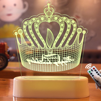 Base acrylique de forme de couronne de lumière chaude de lumière de l'illusion GL-T01 3D pour la décoration d'anniversaire à piles de décor de chambre à coucher