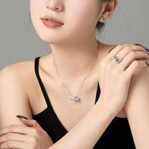 Collar de Plata S925 con Colgante en Forma de Lazo con Circonita Cúbica 5A, Diseño de Moda Dylam, Regalos para el Día de San Valentín 2024 - Product Image 4