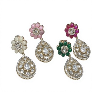 Hermosos pendientes chapados en oro con apariencia de piedra de la mejor calidad, estilo tradicional para fiestas, bodas y eventos, colección para mujeres. - Product Image 2