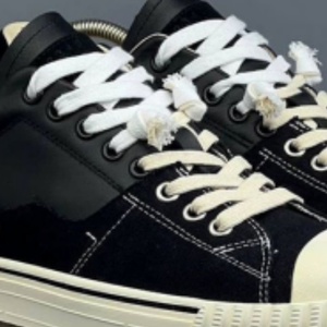 Zapatos casuales elegantes estilo universitario con punta redonda, color negro, diseño simple y lujoso, suela de goma - Product Image 1