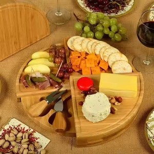 Planche à découper ronde en bambou rotative avec sections divisées pour servir le fromage et les fruits, design en bois massif - Product Image 1