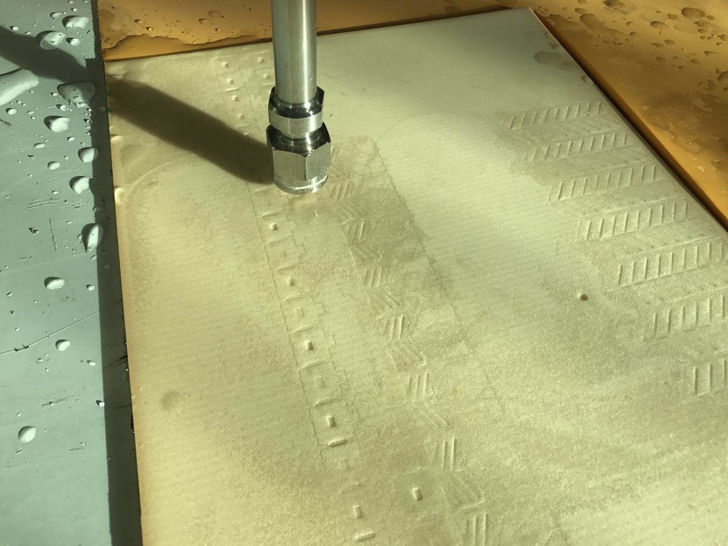Bureau Machine de Découpe au Jet D'eau pour Couper La Mousse Matériaux Souples