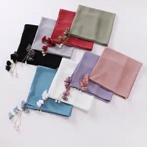 2024 Custom Latest Hijab Chiffon Tassels Scarf Bubble Chiffon Square Hijabs Plain Pure Color Muslim Islamic Lady Scarf