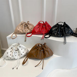 Cordón personalizado remache gran capacidad Bolsos De Mujer Color sólido nuevo minimalista moda cubo bolso de hombro para mujer - Product Image 3