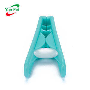 Vente en gros de pinces à <span class=keywords><strong>linge</strong></span> en plastique colorées et bon marché, en fer injecté, pour sacs et chaussures, à utiliser en blanchisserie ou comme pinces à <span class=keywords><strong>linge</strong></span> - Product Image 2