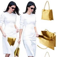 Sac fourre-tout en satin Cecily, best-seller, le sac carré compact minimaliste préféré de Kendall Jenner, fermeture à bouton magnétique