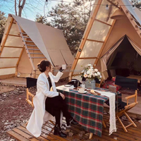 Tente de glamping quatre saisons en toile imperméable avec structure en contreplaqué, parois latérales, ouverture supérieure, pour événements, avec une chambre et un salon