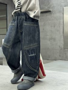 Jean ample à jambe droite avec broderie patchwork pour garçon - Product Image 6