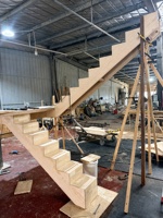 Escalier en colimaçon en chêne, escalier en bois courbé, balustrade en métal noir, escalier hélicoïdal intérieur pour maison moderne à double hauteur