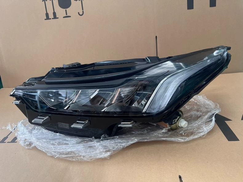 สีขาวอบอุ่น