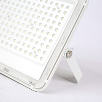 2024 nouvelle usine extérieur blanc haute puissance réflecteur lumière intégrée 100w projecteur solaire avec capteur de mouvement