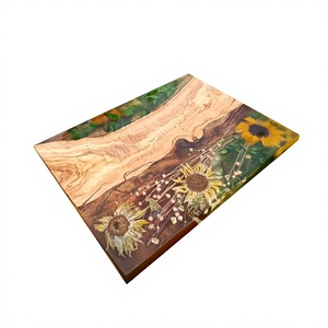 Planche à découper décorative artisanale en résine époxy et bois de luxe pour viande, légumes, fruits et fromages - Product Image 1