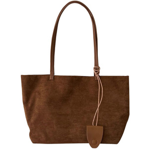 กระเป๋าโท้ทหนังกลับสำหรับผู้หญิง สีน้ำตาลกาแฟ หัวเข็มขัดแม่เหล็ก กระเป๋าสะพายสำหรับเดินทางทุกวัน ความจุขนาดใหญ่ สีพื้น - Product Image 4