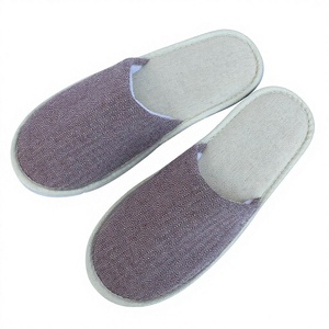 Vendita Diretta dalla Fabbrica, Pantofole Monouso in Cotone Ispessito Antiscivolo, Logo a V, Confezione da 100 Paia per Hotel e Saloni di Bellezza - Product Image 1