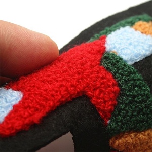 Toppe Ricamate con Lettere in Ciniglia Personalizzate all'Ingrosso con Logo di Grandi Marche e Ricamo Piatto - Product Image 4