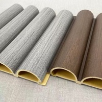 Panneau mural en bois composite Panneau mural cannelé en PVC Revêtement extérieur du grand mur