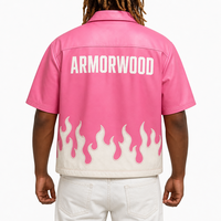 Blouson Bomber Unisexe Rose à Manches Courtes pour Homme avec Fermeture Éclair Métallique, Panneau Flamme Crème à l'Ourlet, Poche Poitrine, Style Streetwear Décontracté et Tendance