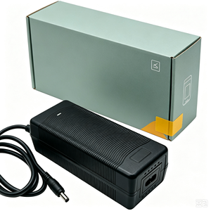เครื่องชาร์จแบตเตอรี่ลิเธียมไอออน 8.4V ปลั๊กไฟ AC ปรับแต่งได้ สำหรับชาร์จแบตเตอรี่ลิเธียมแพ็ค 2 เซลล์ - Product Image 1