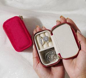 Nuevo Estuche de Viaje para Joyas, Organizador de Almacenamiento, Caja Redonda Pequeña de Terciopelo para Collares con Cuero PU para Anillos - Product Image 1