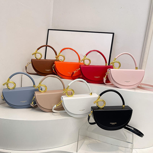 Nouveau sac à main de luxe pour femme, sac fourre-tout de créateur avec une élégante poignée en forme de croissant. - Product Image 2