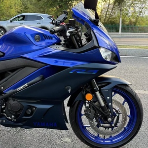 Moto sportive <span class=keywords><strong>Yamaha</strong></span> YZF-R3 321cc, bicylindre refroidi par liquide, démarrage électrique |   Équipé d'un système ABS |   Vitesse maximale de 180 km/h |   Suivi - Product Image 3