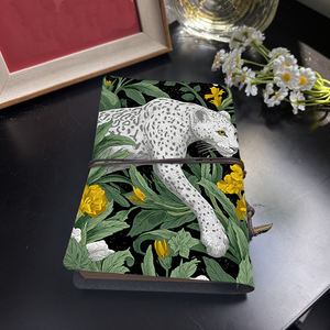 Cuaderno A6, una necesidad para estudiantes de <span class=keywords><strong>farmacia</strong></span>, dosificación y notas de información de medicamentos de leopardo con flores amarillas, hojas verdes Pri - Product Image 3