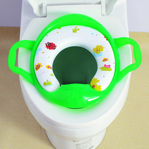 Asiento de entrenamiento portátil de plástico para bebés con cojín suave para niños con asas y anillos de inodoro para inodoros redondos y ovalados - Product Image 2