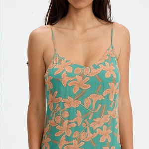 Robe maxi élégante et sexy en rayonne écologique 100% à imprimé de haute qualité, col en V profond et dos nu, style hawaïen - Product Image 6