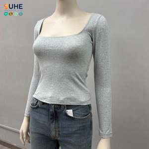 T-shirt sportif en jersey de coton satiné SUHE pour femme, col carré, manches longues, coupe ajustée, extensible, sexy, streetwear, éco-responsable - Product Image 4