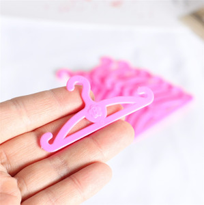 Accessoires pour maison de poupée : mini-cintres de poche miniatures de style européen pour modèles Bjd, simulant des scènes de la vie réelle - Product Image 6