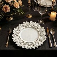 Assiettes de présentation blanches antiques personnalisables de haute qualité, bordure à motif feuille en relief, vaisselle jetable en plastique durable pour les fêtes