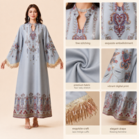 Robe Jalabiya élégante en polyester gris argenté extensible dans les quatre sens avec poignets à franges pour l'Aïd et le Ramadan