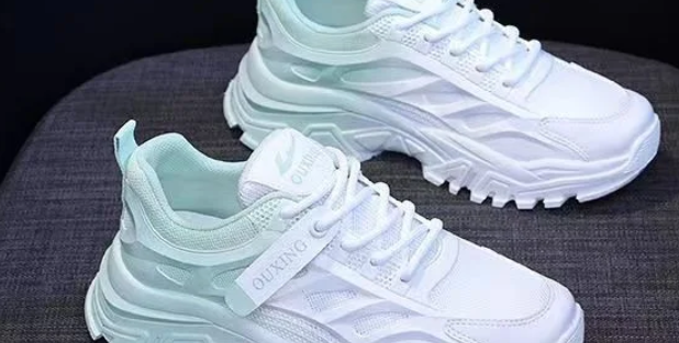 สีเขียวอ่อน