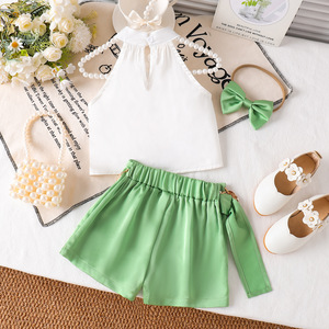 Set Estivo per <span class=keywords><strong>Bambina</strong></span> 2026, Top Corto Bianco con Fiori e Halter + <span class=keywords><strong>Pantaloncini</strong></span> <span class=keywords><strong>Verdi</strong></span> con Catena, Set di Moda 2 Pezzi - Product Image 6