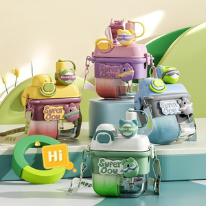 Nuovo 2024 cartone animato bambini all'aperto portatile bottiglia di acqua per bambini carino <span class=keywords><strong>madre</strong></span> 500ml Sub-magazzino bottiglie di acqua in plastica con paglia - Product Image 2