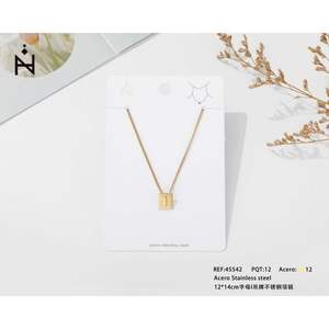 Collier avec pendentif lettre Zi 12x14cm en acier inoxydable plaqué or, cadeau unisexe tendance - Product Image 1