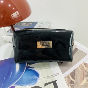 Sac à cosmétiques en PU métallique Sacs à maquillage de grande capacité Trousse de toilette à logo personnalisé pour femmes Voyage en plein air - Product Image 3