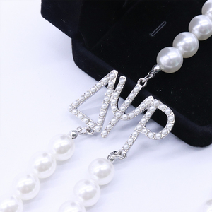 Nuova collana di gioielli da donna con scritta a catena di perle bianche a 2 righe - Product Image 5