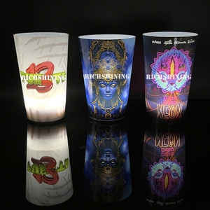 RICHSHINING Fournisseur d'usine Gobelets lumineux Logo personnalisé Gobelet LED activé par l'eau Gobelets à boisson pour boîte <span class=keywords><strong>de</strong></span> <span class=keywords><strong>nuit</strong></span> - Product Image 2